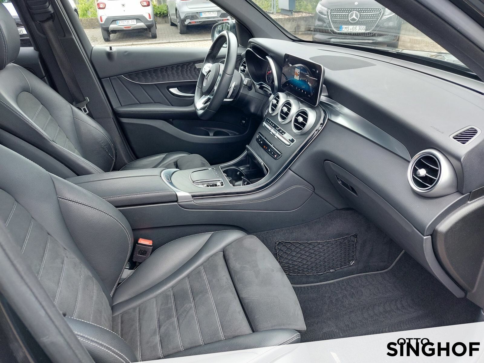 Fahrzeugabbildung Mercedes-Benz GLC 200 AMG Pano+AHK+Distronic+Night+360°+dynLED