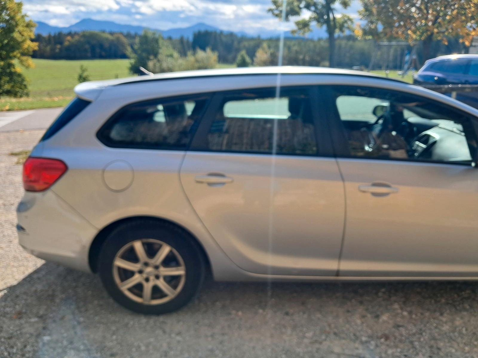 Opel Astra 2013 — фото 12