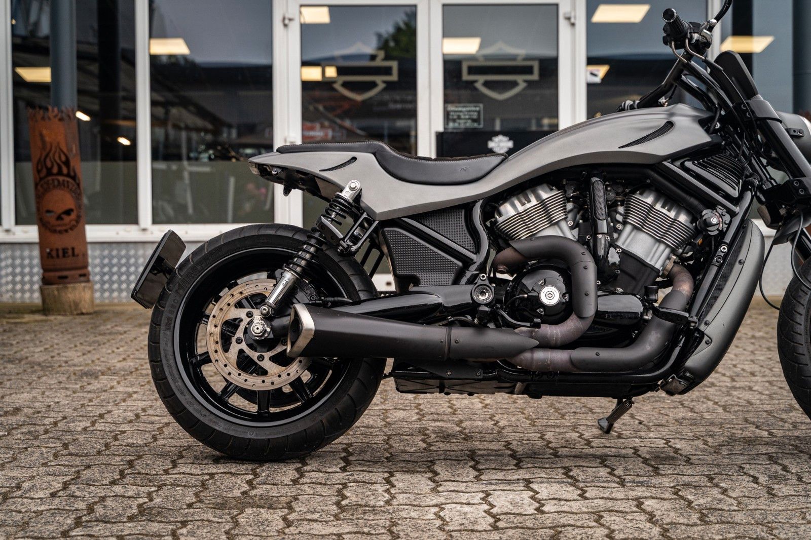 Fahrzeugabbildung Harley-Davidson VRSCR Street-Rod - Jack Lomaxx Custom Umbau