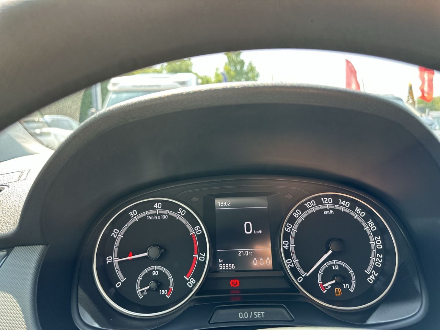 Fahrzeugabbildung SKODA Fabia Cool Plus 1.0 DAB Tel.-Vorb. PDC Alu Klima