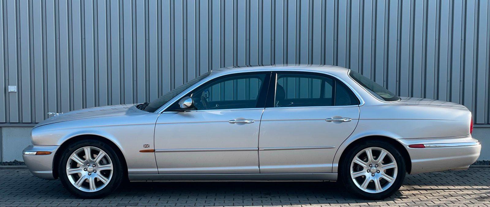 Jaguar XJ