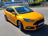 Ford Focus 2,0 EcoBoost ST Winter-Paket ST  - 250 PS - Ford Focus mit Benzin-Antrieb: Standheizung, Limousine, Klimaanlage