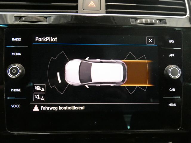 Golf 1.6 TDI IQ.DRIVE STANDHEIZUNG NAVI ACC