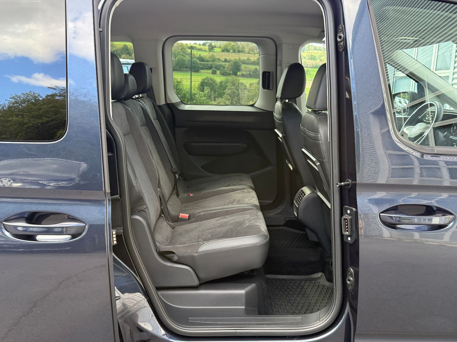 Fahrzeugabbildung Volkswagen Caddy Style TDI DSG AHK LED Navi Kamera SHZ