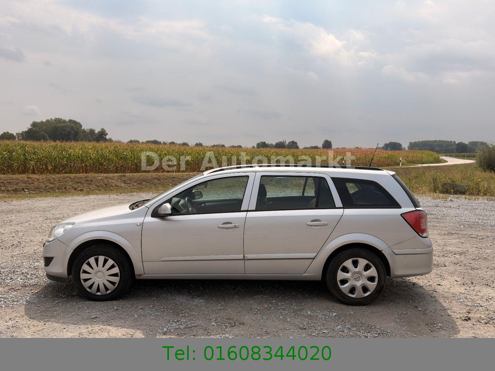 Opel Astra 2009 — rear view