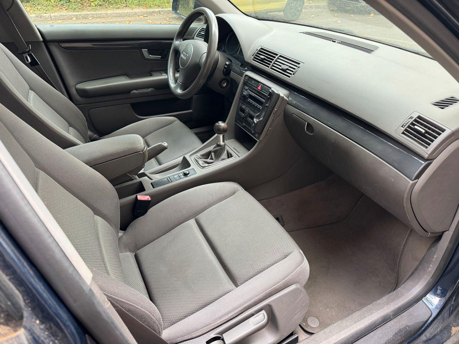 Audi A4 2004 — photo 8