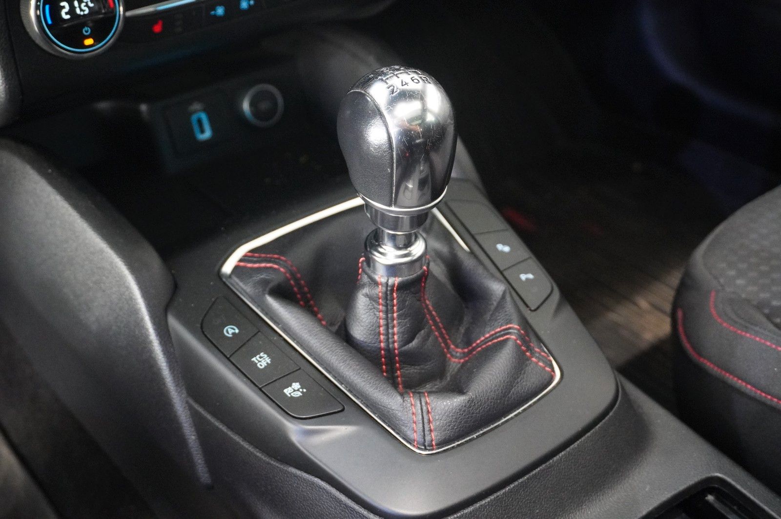 Fahrzeugabbildung Ford Focus 1,0 ST LINE SPORT NAVI/LED/KAMERA/PANO./SH