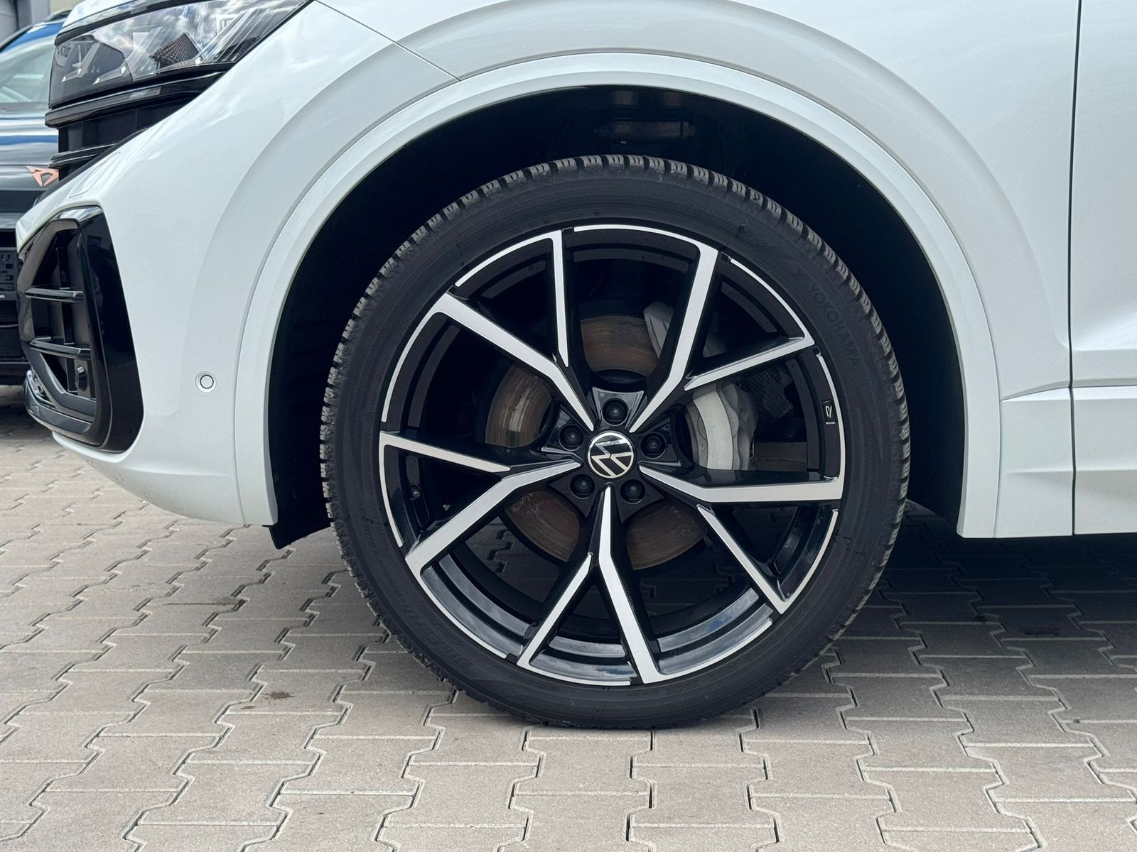Fahrzeugabbildung Volkswagen Touareg 3.0TDI 4M R-Line VOLL Black 22" UPE 114T