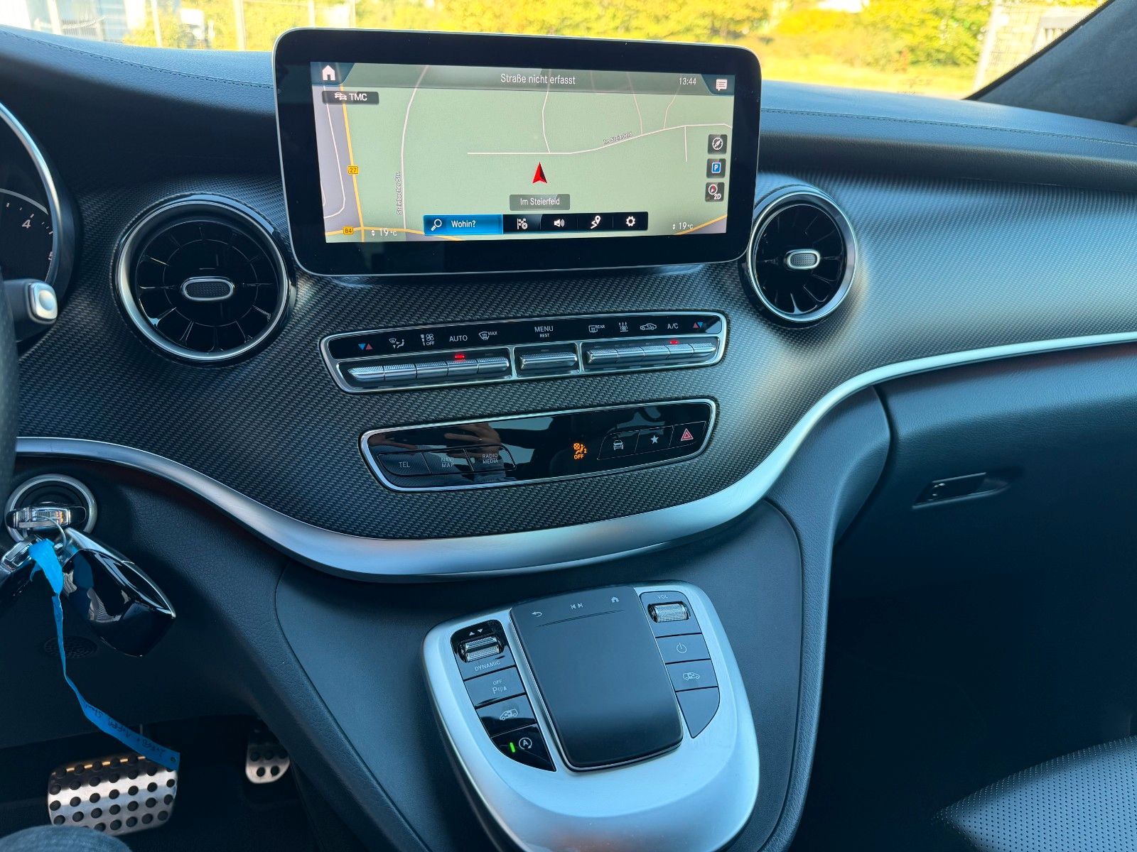 Fahrzeugabbildung Mercedes-Benz V 300 d EXCLUSIVE ED AMG AIRMATICAHK2,5to Pano
