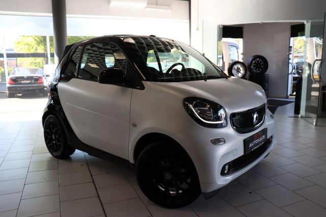 Fahrzeugabbildung Smart ForTwo Cabrio|AUT.|NAVI|LEDER|SHZ|JBL|LED
