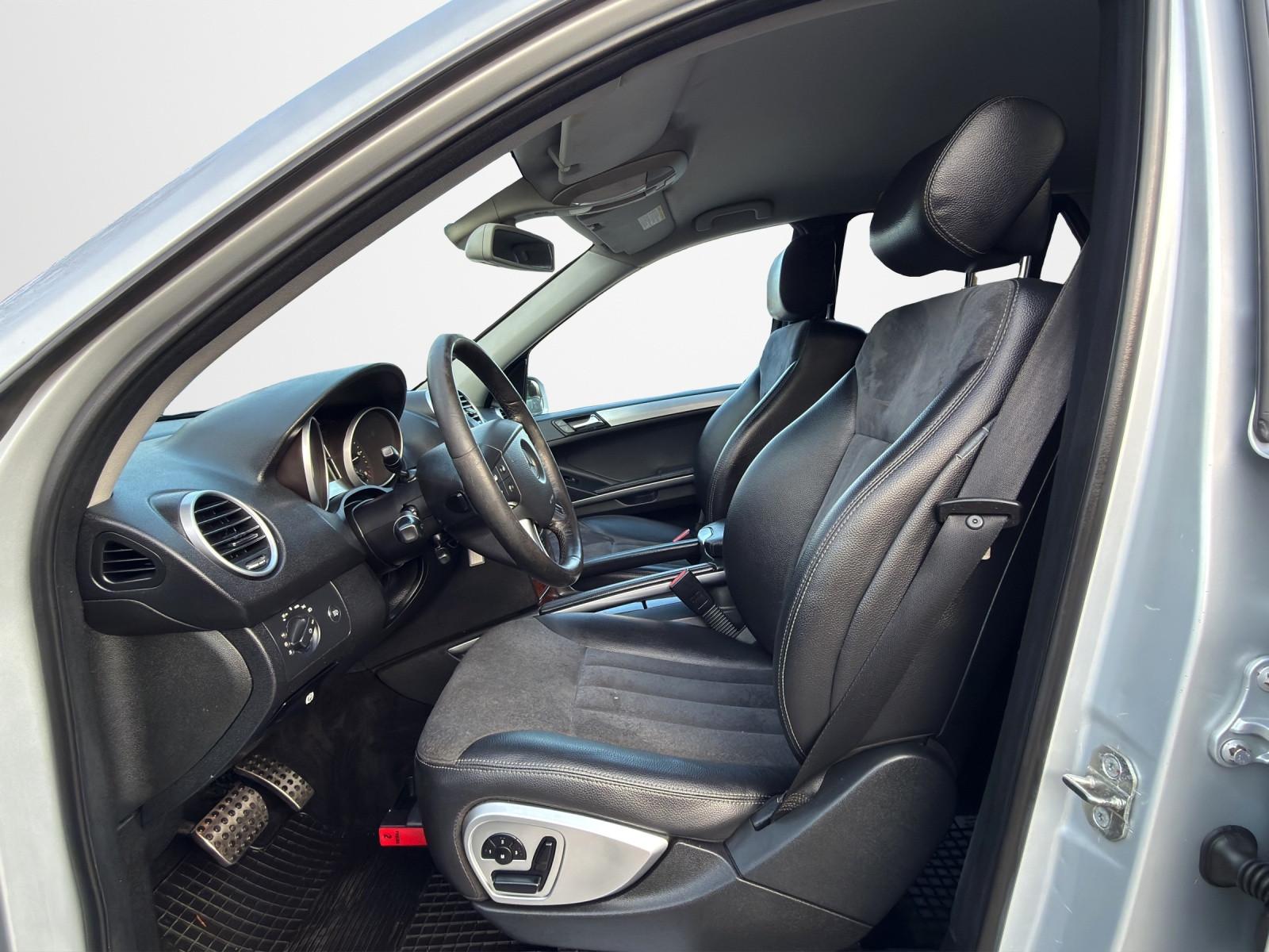 Mercedes-Benz ML 320 CDI NAVI*XENON*PDC*MEMORY*TEMPOMAT*AHK*!