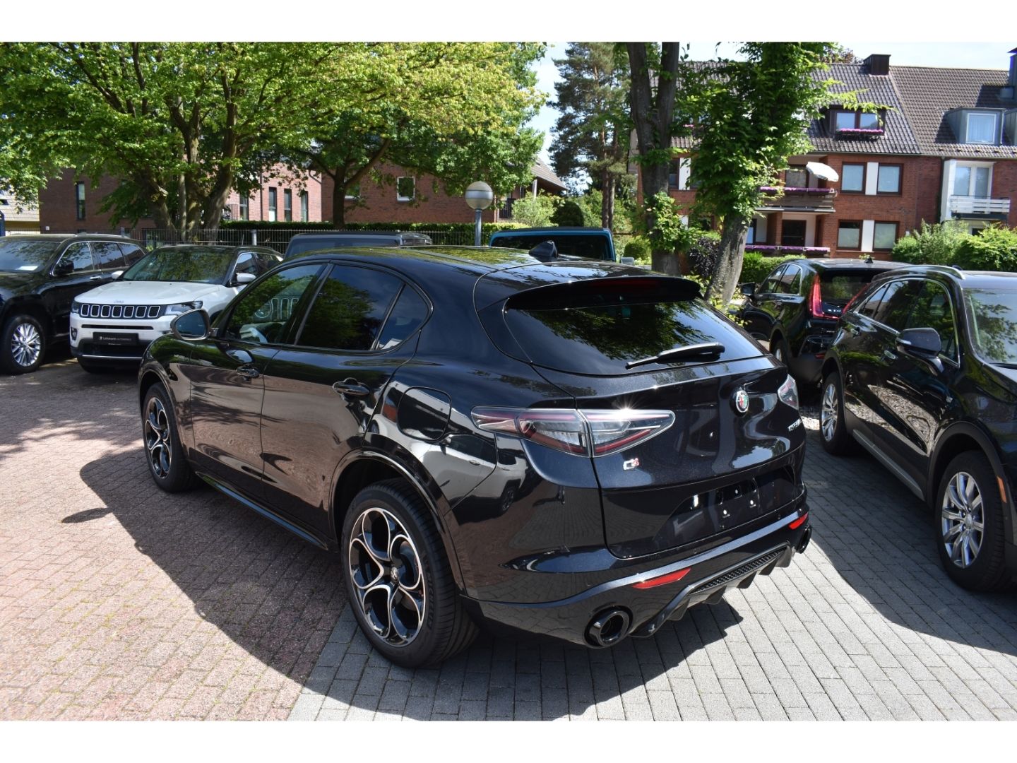 Fahrzeugabbildung Alfa Romeo Stelvio Veloce Q4 2.0 Turbo 16V - Panoramadach