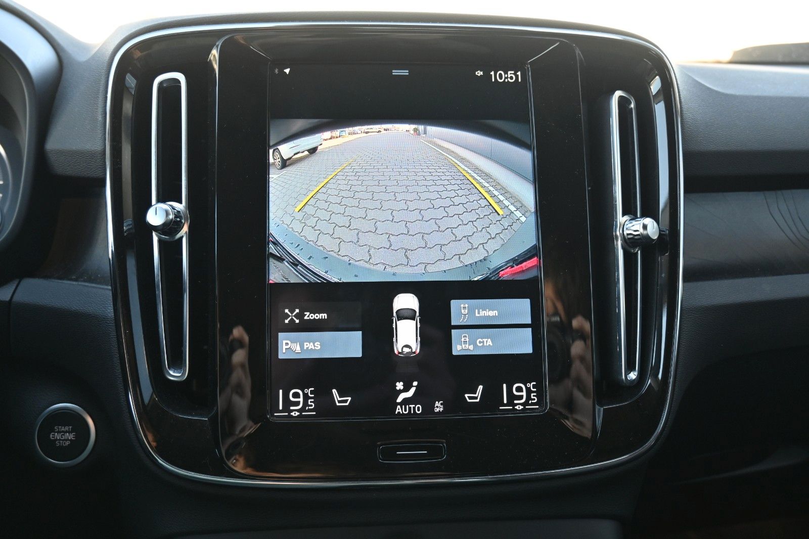 Fahrzeugabbildung Volvo XC40 T5  Plus Dark RC Plug-In Hyb. 2WD