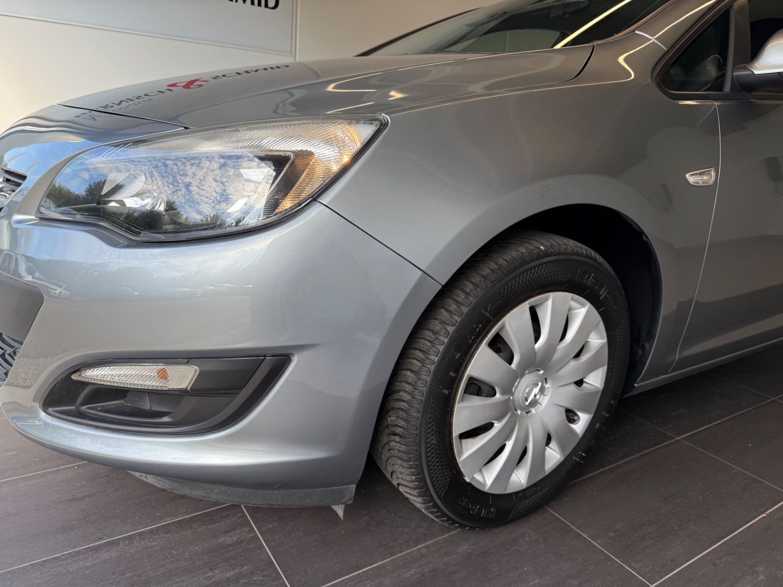 Fahrzeugabbildung Opel Astra J Lim. 5-trg. Selection, Klima,