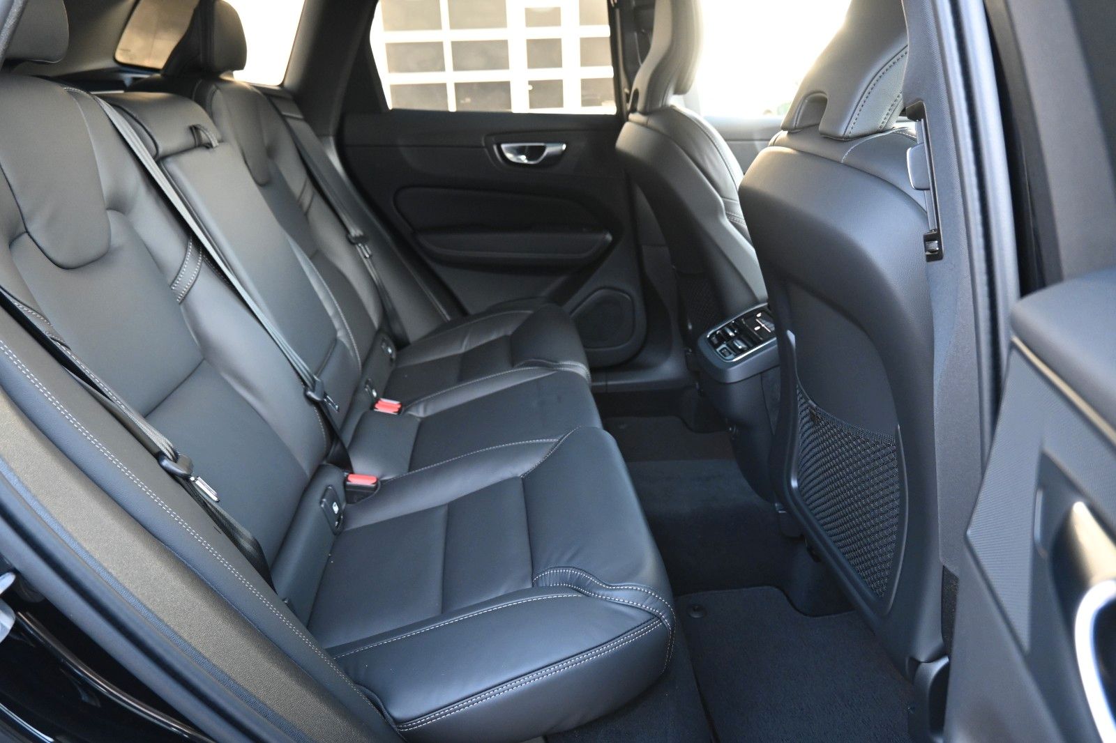 Fahrzeugabbildung Volvo XC60 B5 AWD Ultra Dark*LUFT*360°*ACC*AHK