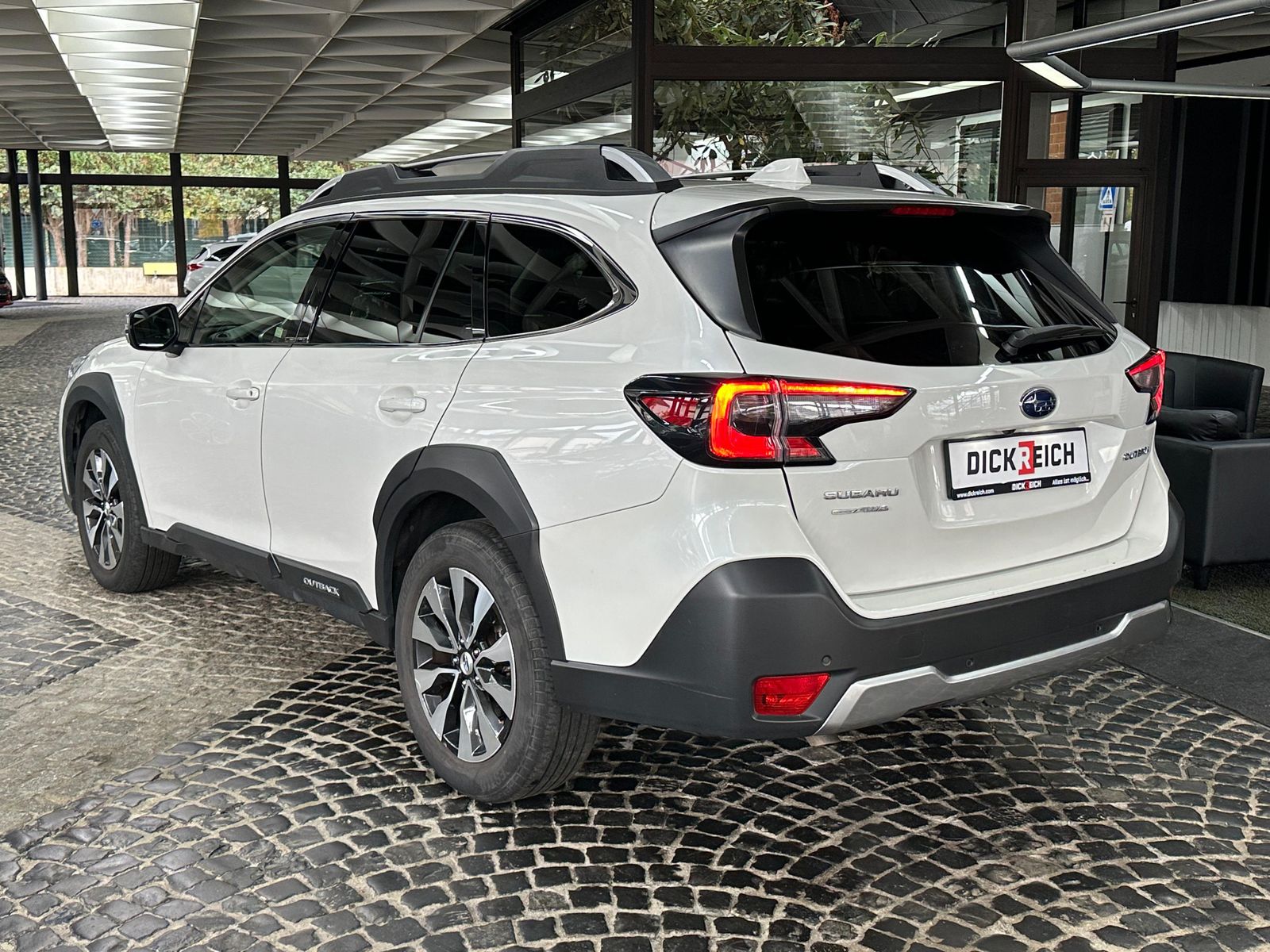 Fahrzeugabbildung Subaru Outback 2.5i Platinum EyeSight LED LEDER PANO TO