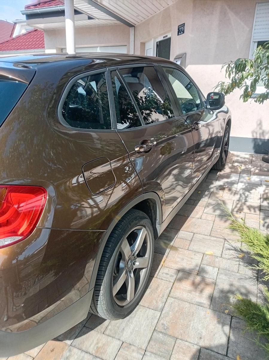 BMW X1 2010 — rear view