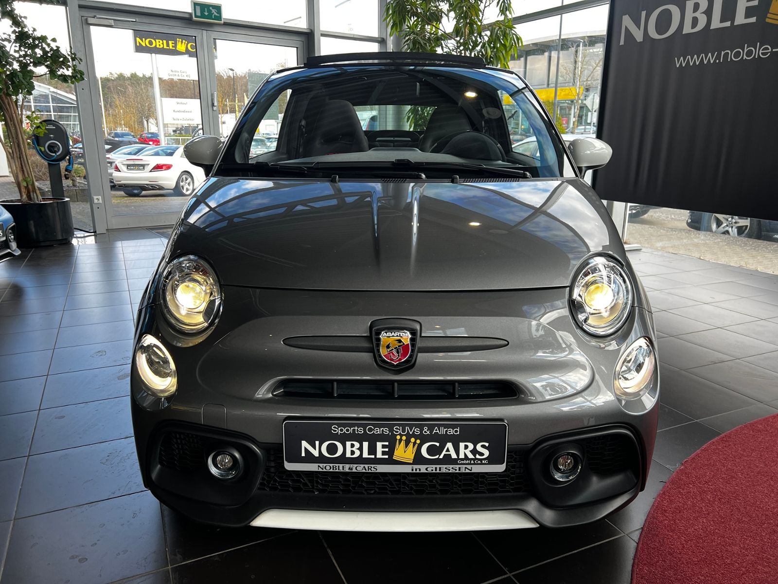 Fahrzeugabbildung Abarth 595C esseesse AKRAPOVIC XENON NAVI ALU
