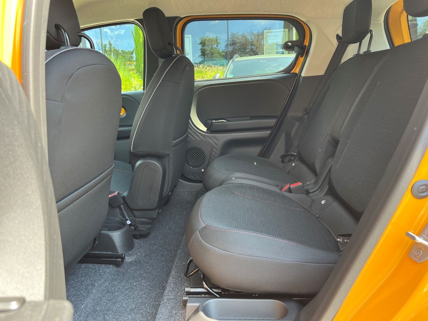 Fahrzeugabbildung Renault Twingo E-Tech 80 Urban Range Techno 60 kW Navi D