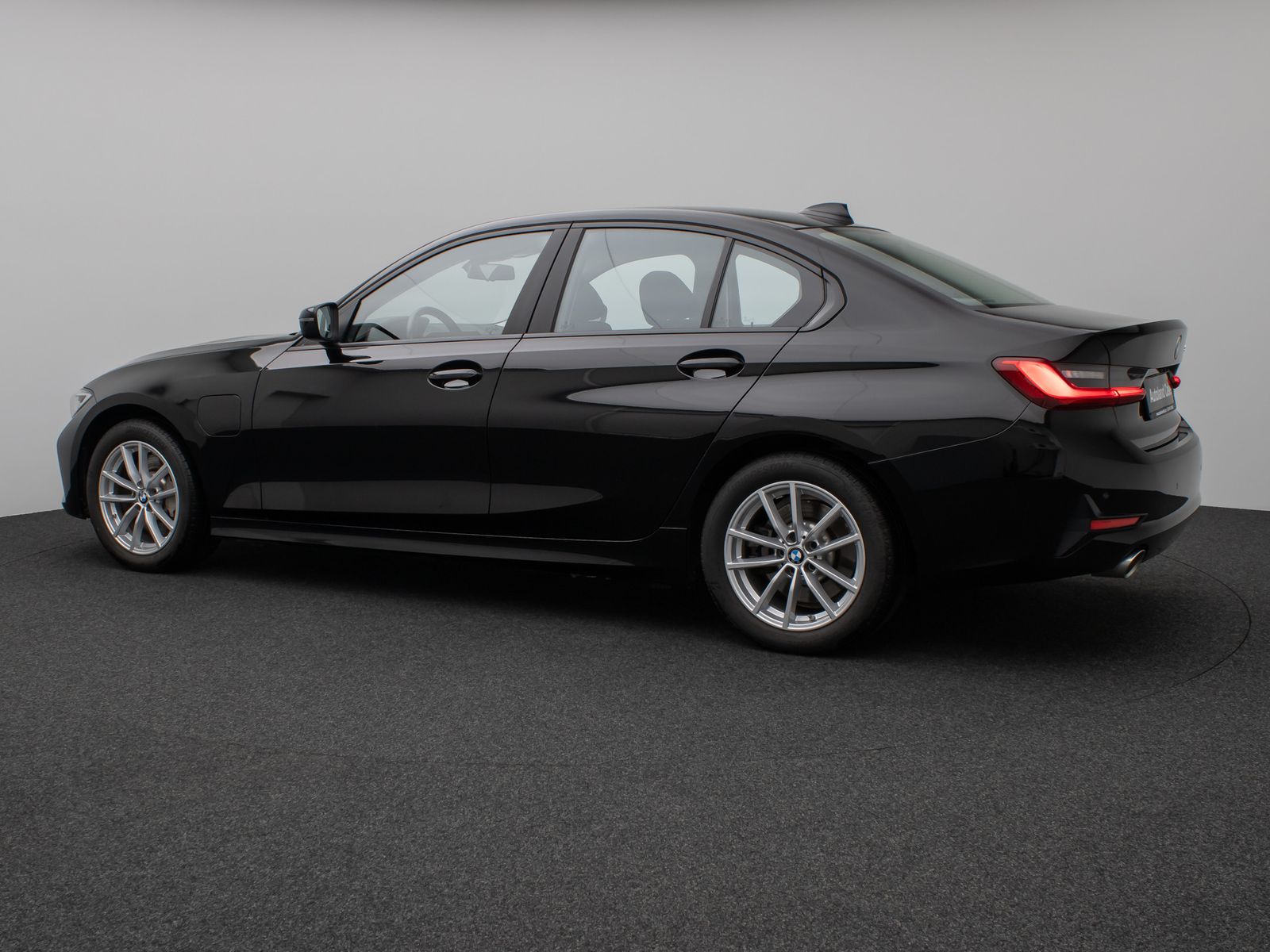 Fahrzeugabbildung BMW 330e ACC Alarm DAB CockpitPr HiFi PDC WLAN Sport