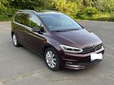 Volkswagen Touran 1.8 TSI DSG Highline Highline - VW Touran Gebrauchtwagen in Frankfurt