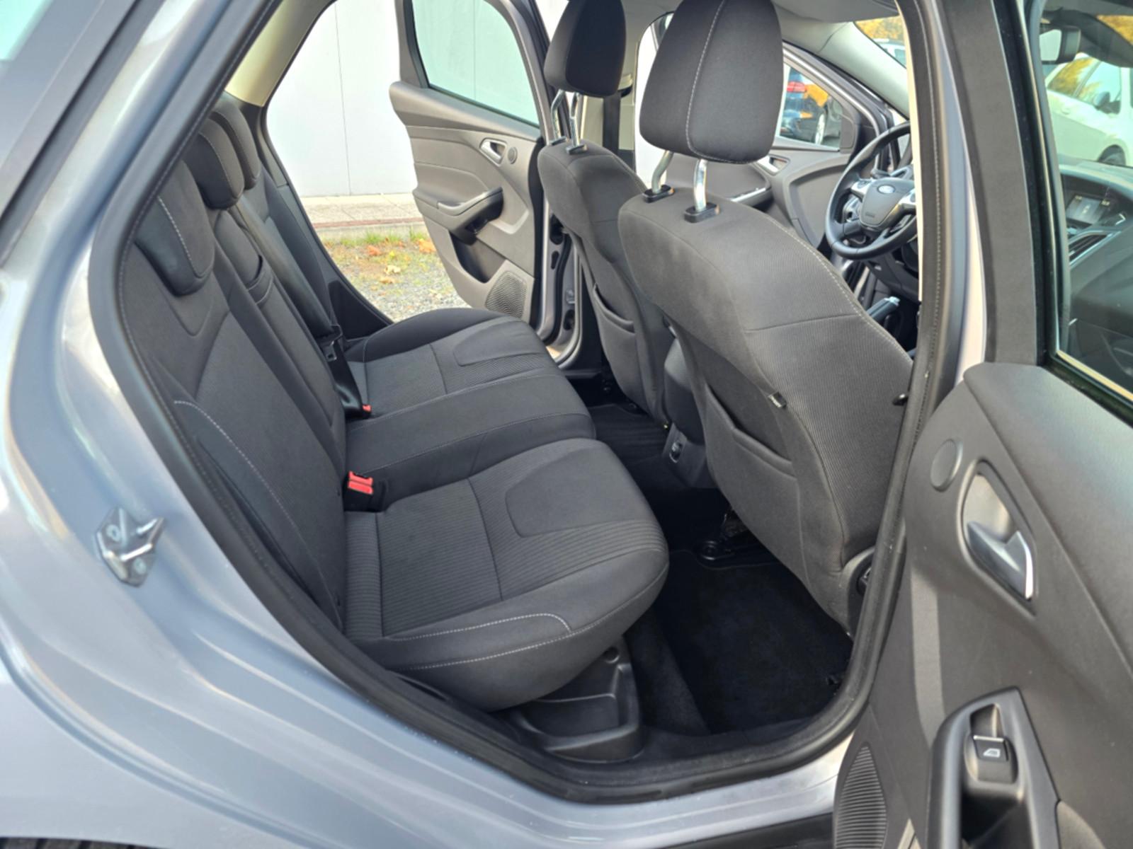 Ford Focus 2012 — photo 30