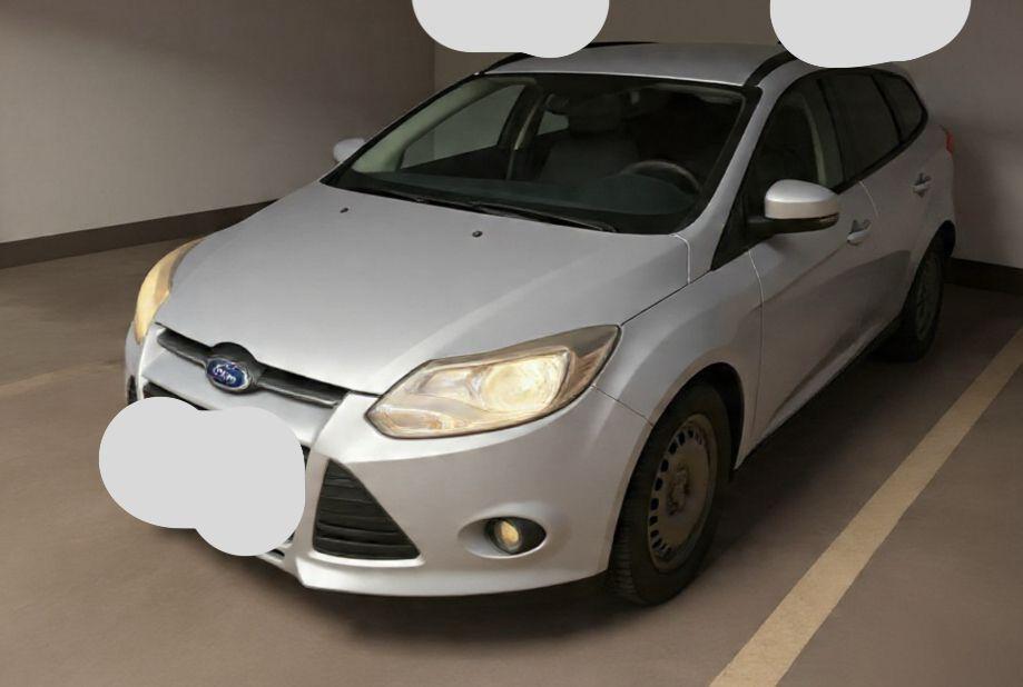 Ford Focus 2011 — interior