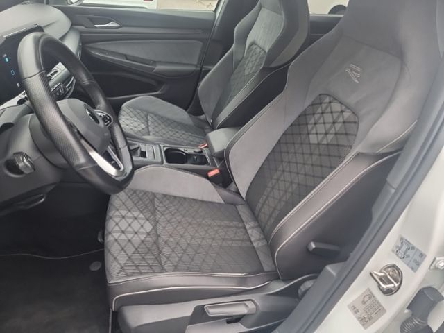 Fahrzeugabbildung Volkswagen Golf VIII 1.5 TSI R-LINE BLACK STYLE PANO NAVI K