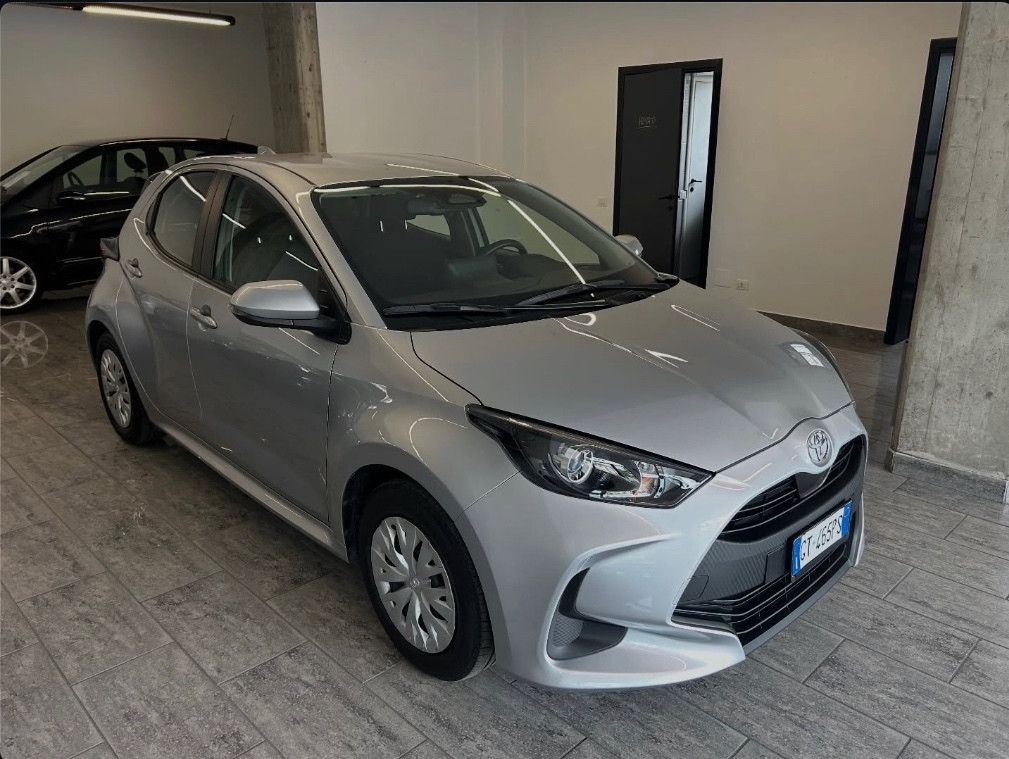 Toyota Yaris 1.5 Hybrid 5 porte Active imagem 3