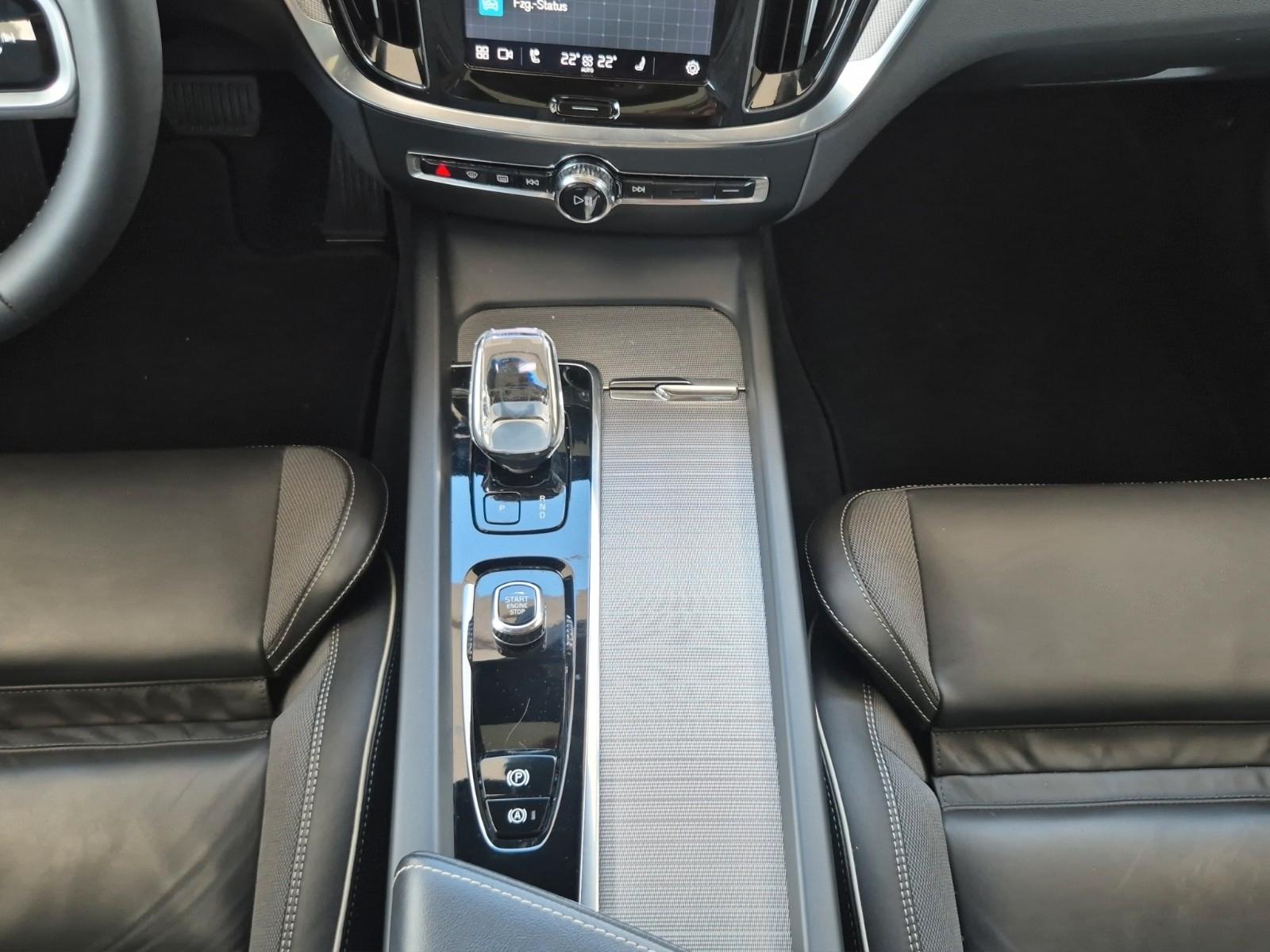 Volvo V60 Ultimate Dark 360 H&K Pano LED 4xSHZ