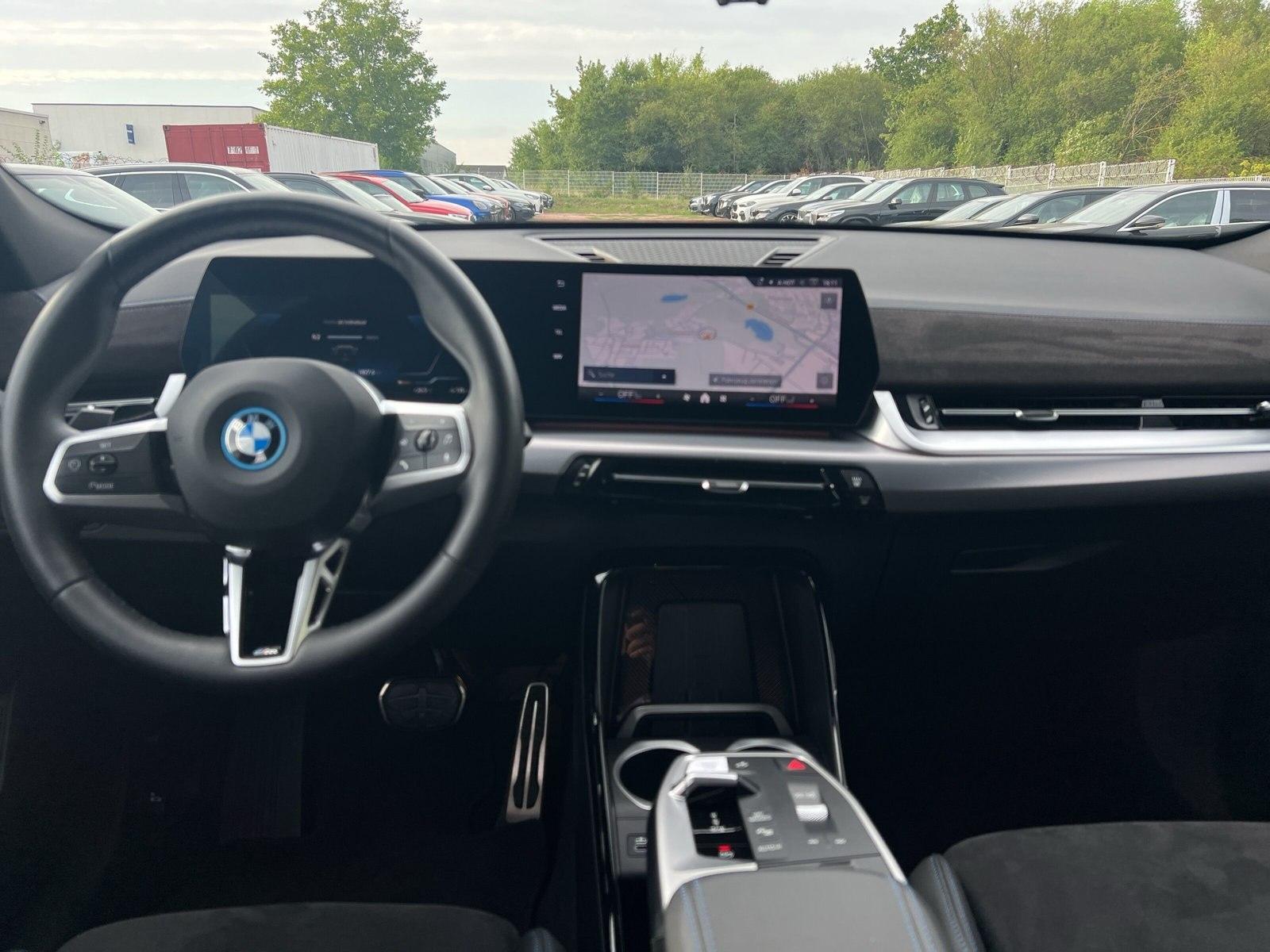 BMW iX2 eDrive20 M Sport AHK DA+ Aktivsitz RFK hk Hi