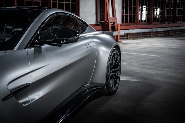 Fahrzeugabbildung Aston Martin V8 Vantage MY25 BOWERS&WILKINS|SAMMLERFAHRZEUG