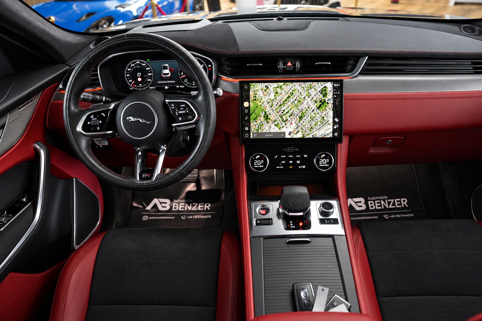 Fahrzeugabbildung Jaguar F-Pace  SVR /PANO/MERIDIAN/HUD/360°KAM/MEMORY