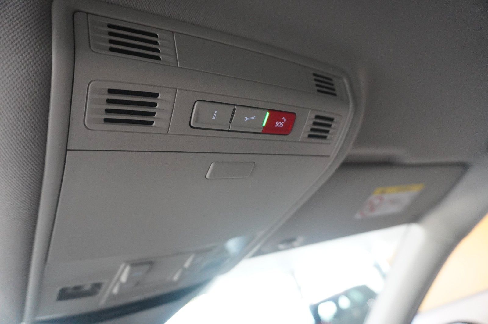 Fahrzeugabbildung Volkswagen Passat Vari. 2.0D R-LINE 4M NAVI/LED/KAMERA/AHK