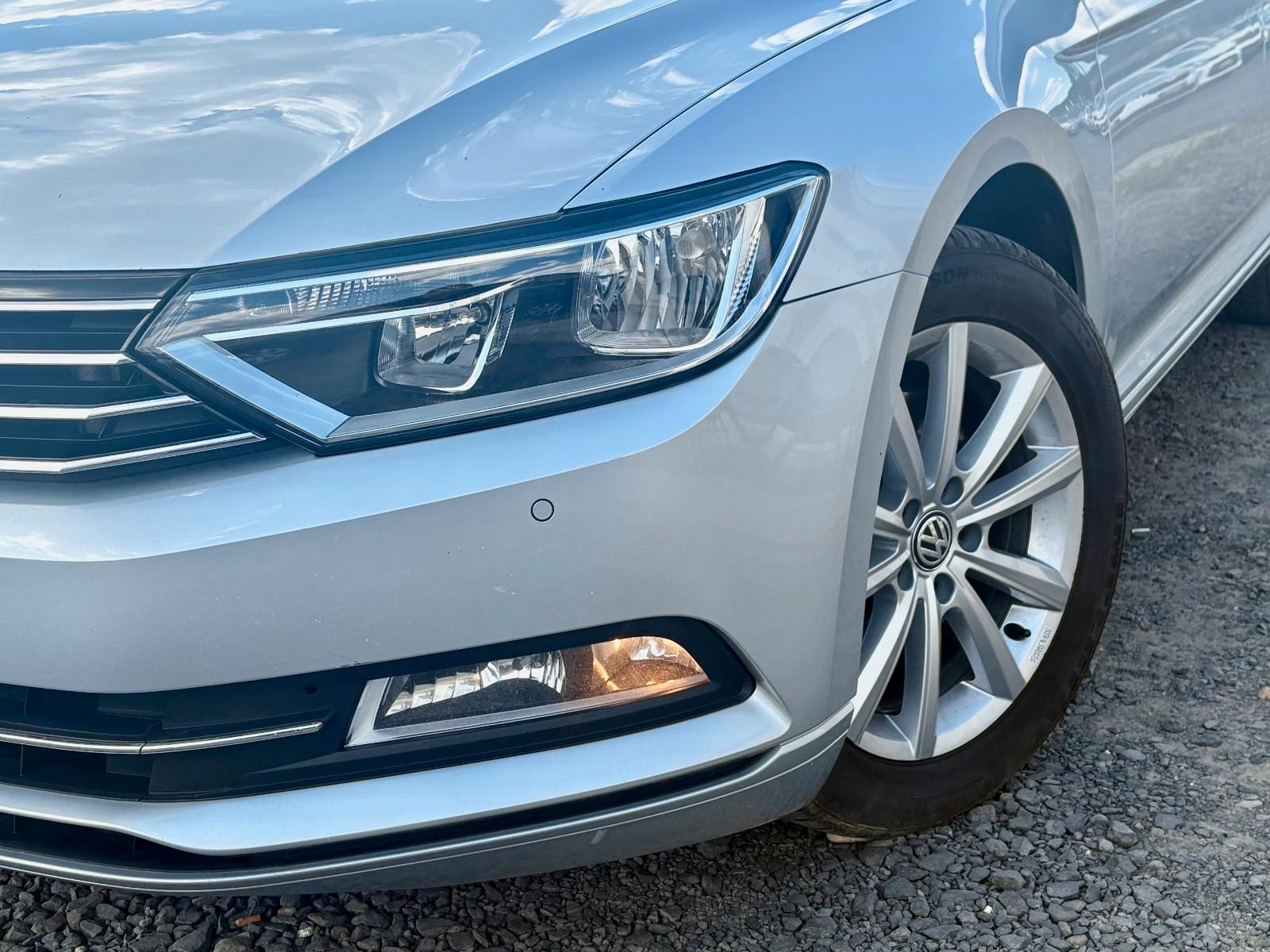 Volkswagen Passat Variant 2.0 TDI DSG Navi ACC SPORTSITZE