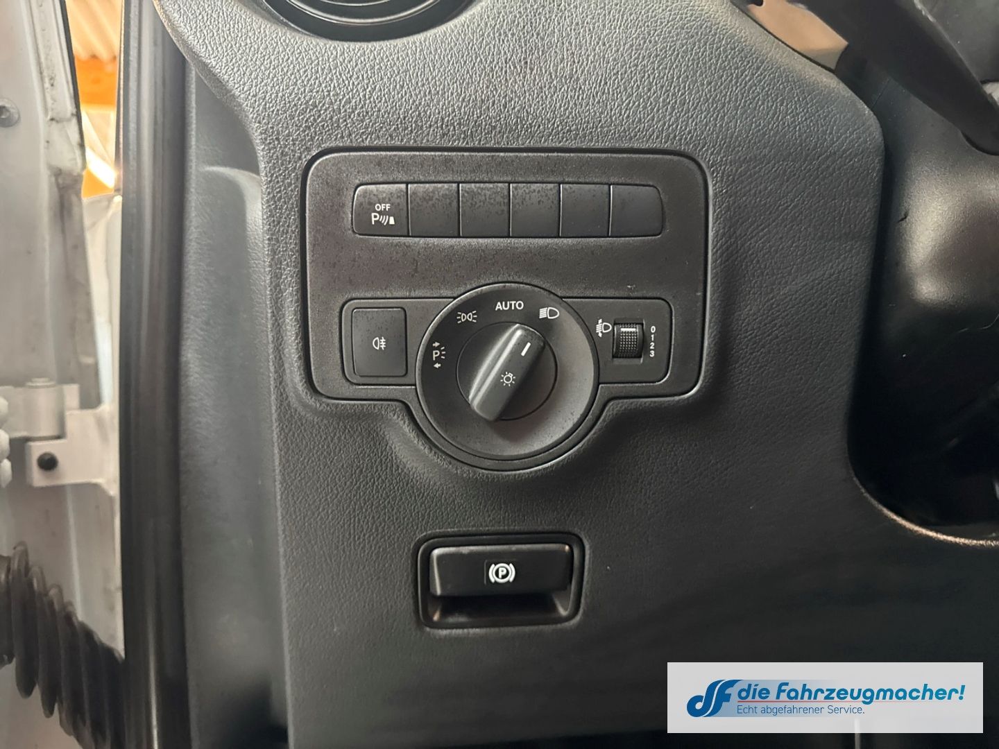 Fahrzeugabbildung Mercedes-Benz Vito Kasten 112 e lang DAB SHZ Rückfahrkam. Notb