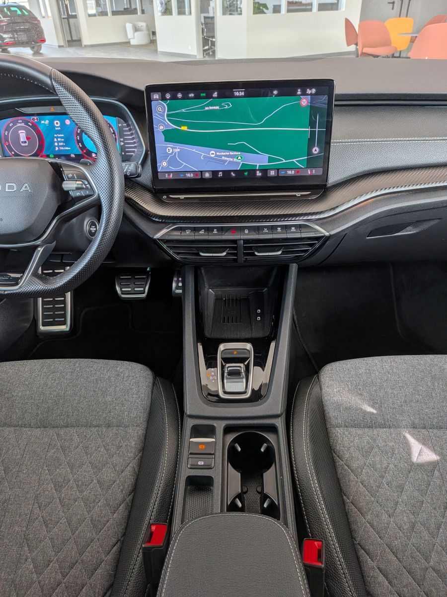 Fahrzeugabbildung SKODA Octavia 2.0 TDI Sportline Matrix Canton Pano ACC
