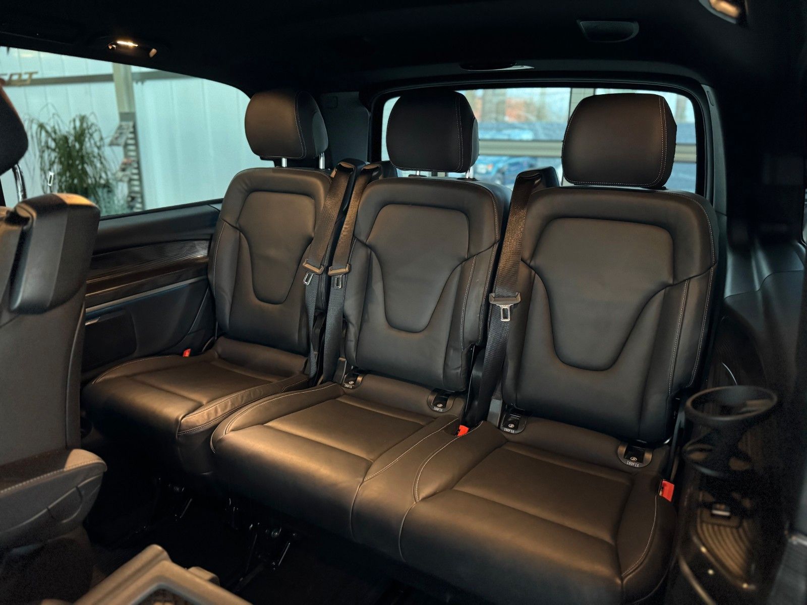 Fahrzeugabbildung Mercedes-Benz V 300d Avantgarde Edition lang "Agility Control"