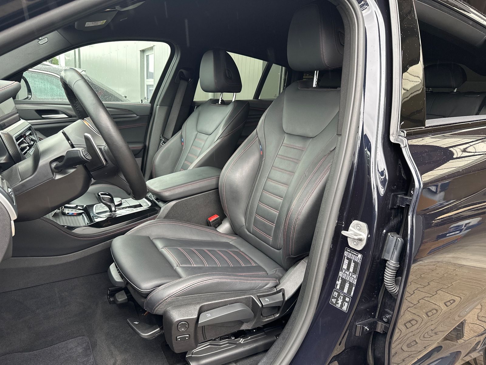 Fahrzeugabbildung BMW X4 xDrive30d M-Sport NAV+LED+AHK+STHZ+HUD+KAM