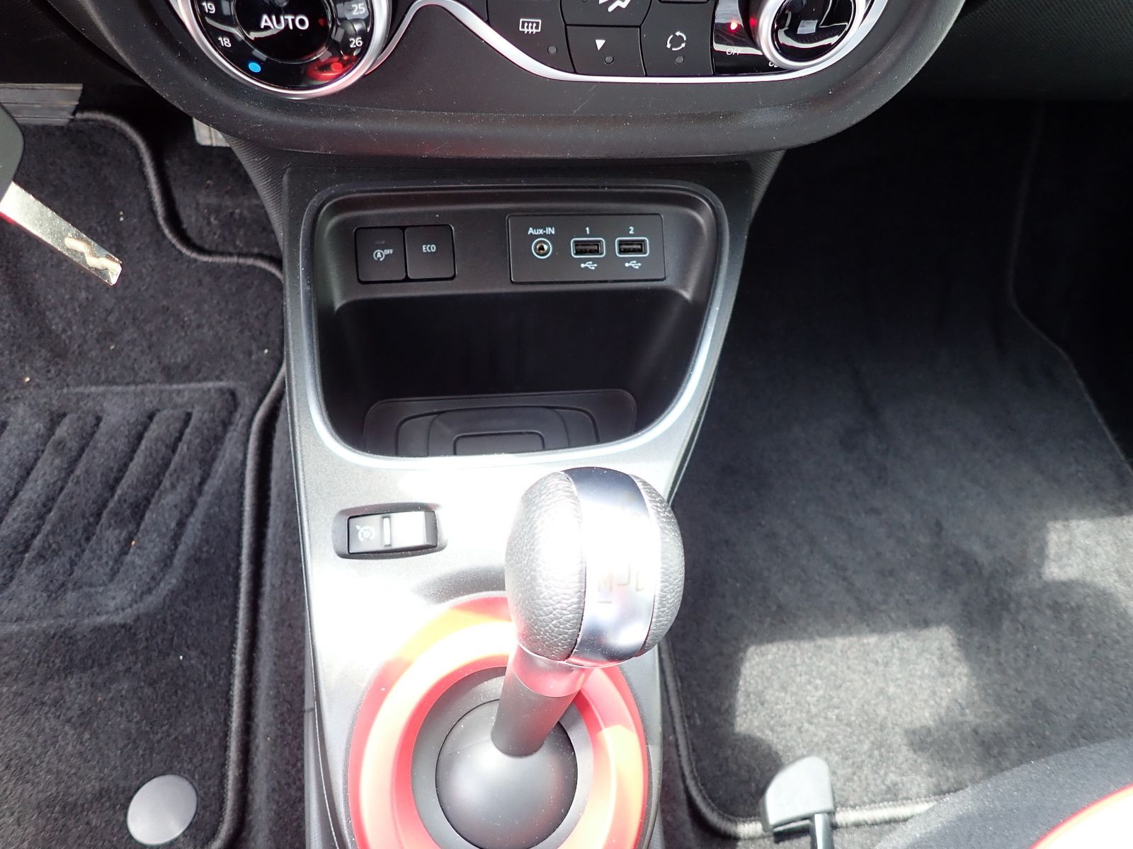 Fahrzeugabbildung Renault Twingo TCe 90 LE COQ SPORTIF/AUTOMATIK/ FALTDACH