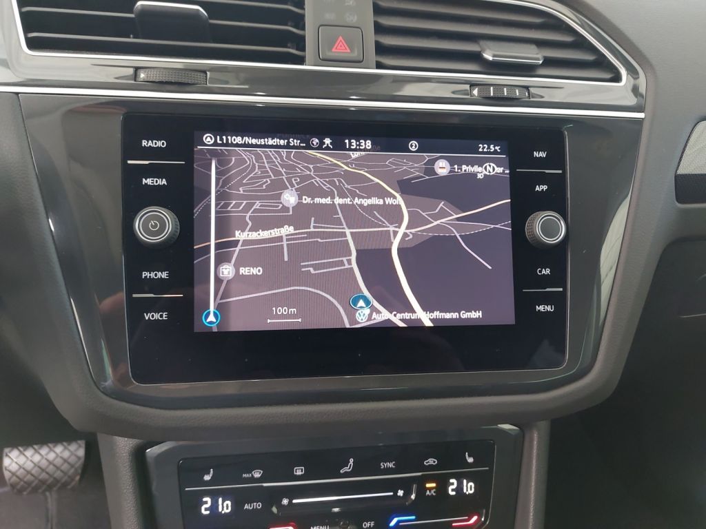 Fahrzeugabbildung Volkswagen Tiguan 1.5 TSI DSG Life AHZV Navi WR