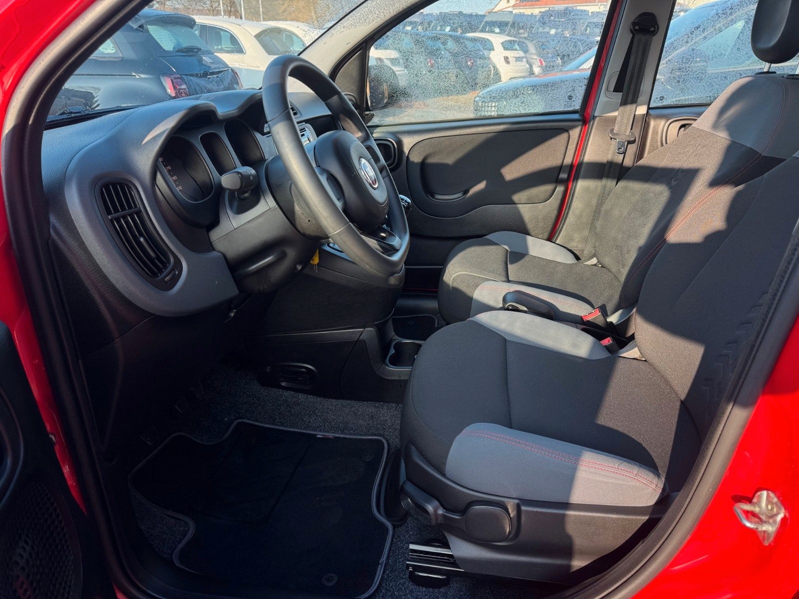 Fahrzeugabbildung Fiat Panda Easy Parksensoren Radio Klima