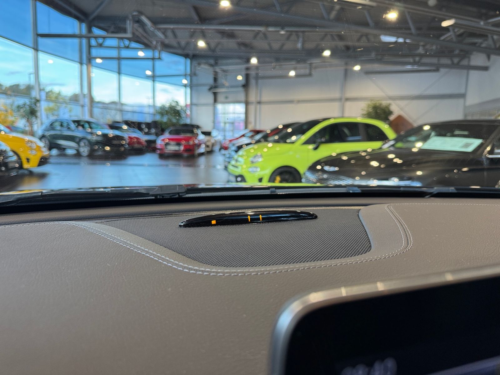 Fahrzeugabbildung Mercedes-Benz A 200 AMG Line PEAK Edition LED NAV SHZ 18"