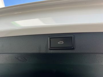 Fahrzeugabbildung SKODA Karoq DSG Drive 125 4x4 Virtuell Navi SHZ uvm.