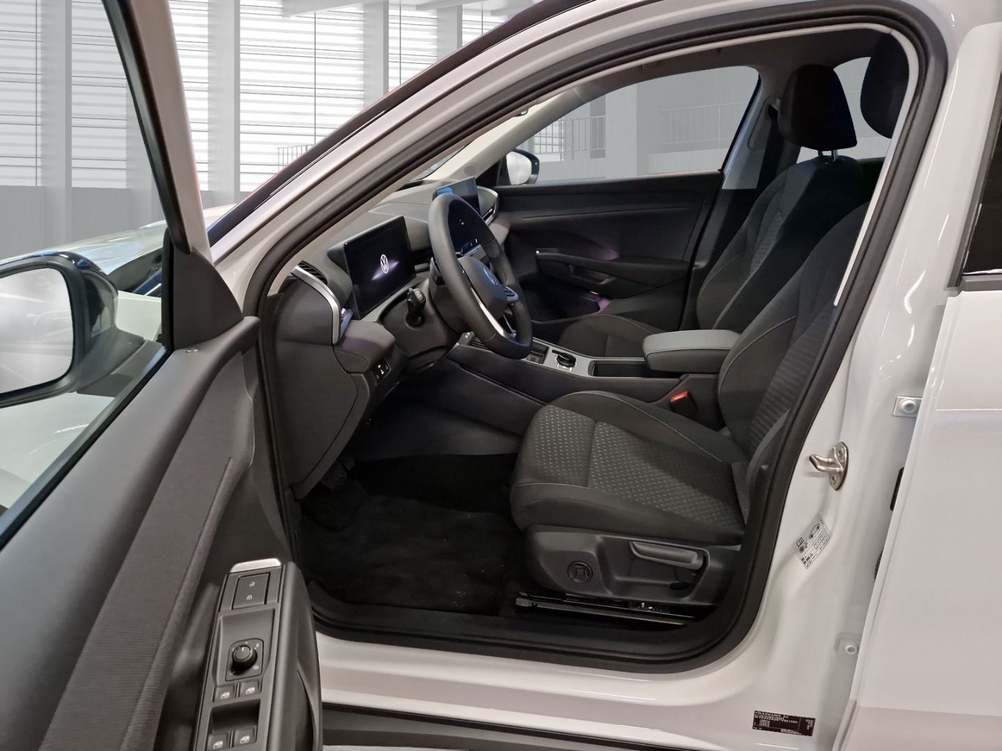 Fahrzeugabbildung Volkswagen T-Roc Life 1.5 eTSI DSG Digitales Cockpit LED Dy