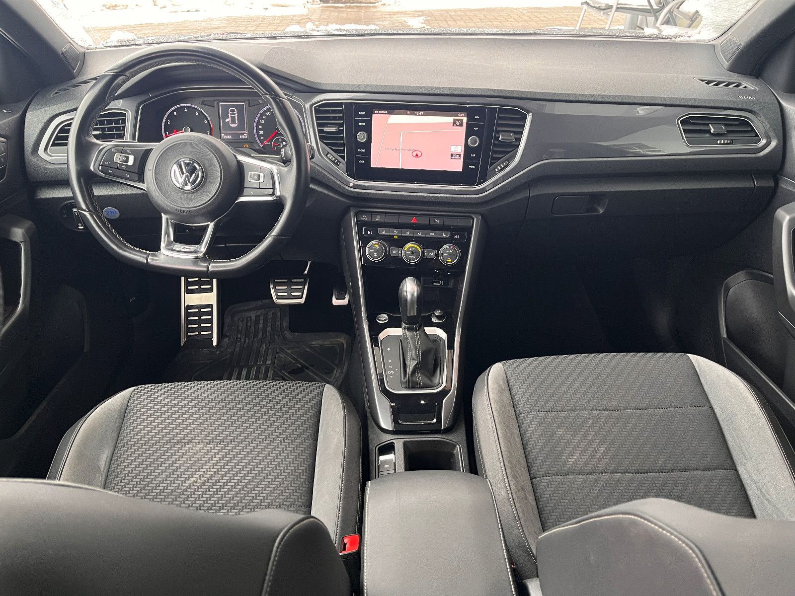 Fahrzeugabbildung Volkswagen T-Roc Sport 1.5 TSI DSG R-Line