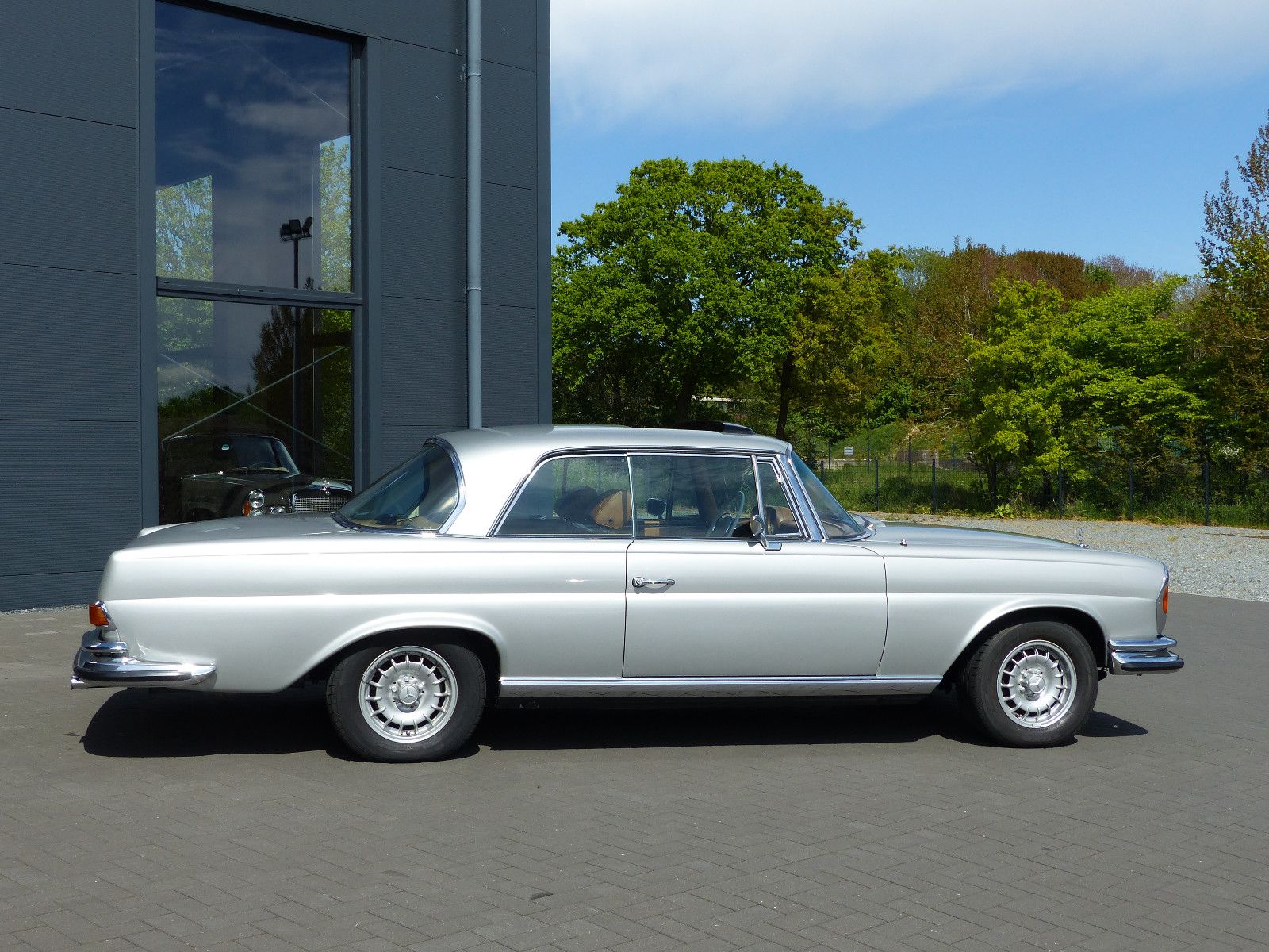 Fahrzeugabbildung Mercedes-Benz 280 SE 3,5 Coupe W 111