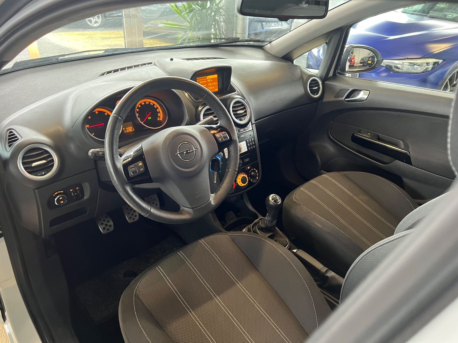 Fahrzeugabbildung Opel Corsa D Color Edition Sport