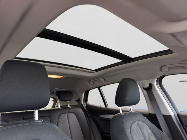 Fahrzeugabbildung BMW X2 sDrive 18i Automatik+LED+Navi+Pano+Kamera+DAB