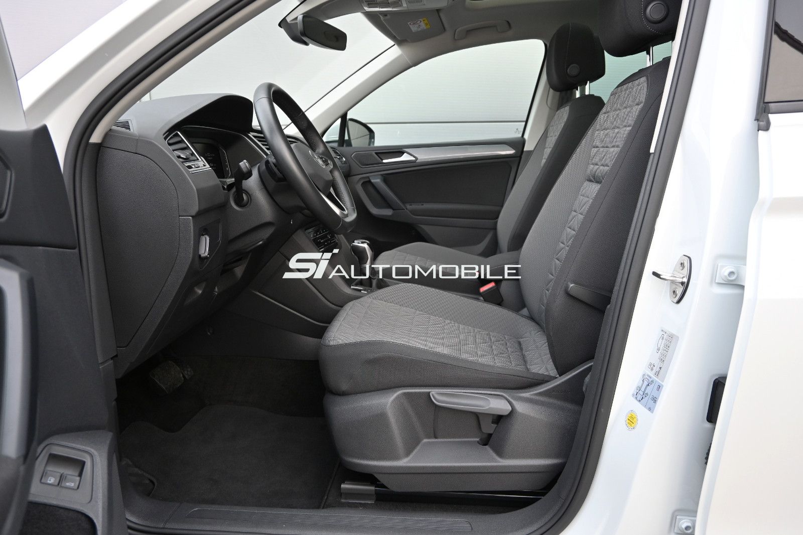 Fahrzeugabbildung Volkswagen Tiguan 1.4 eHybrid DSG Life °ACC°AHK°PANO°KAMERA